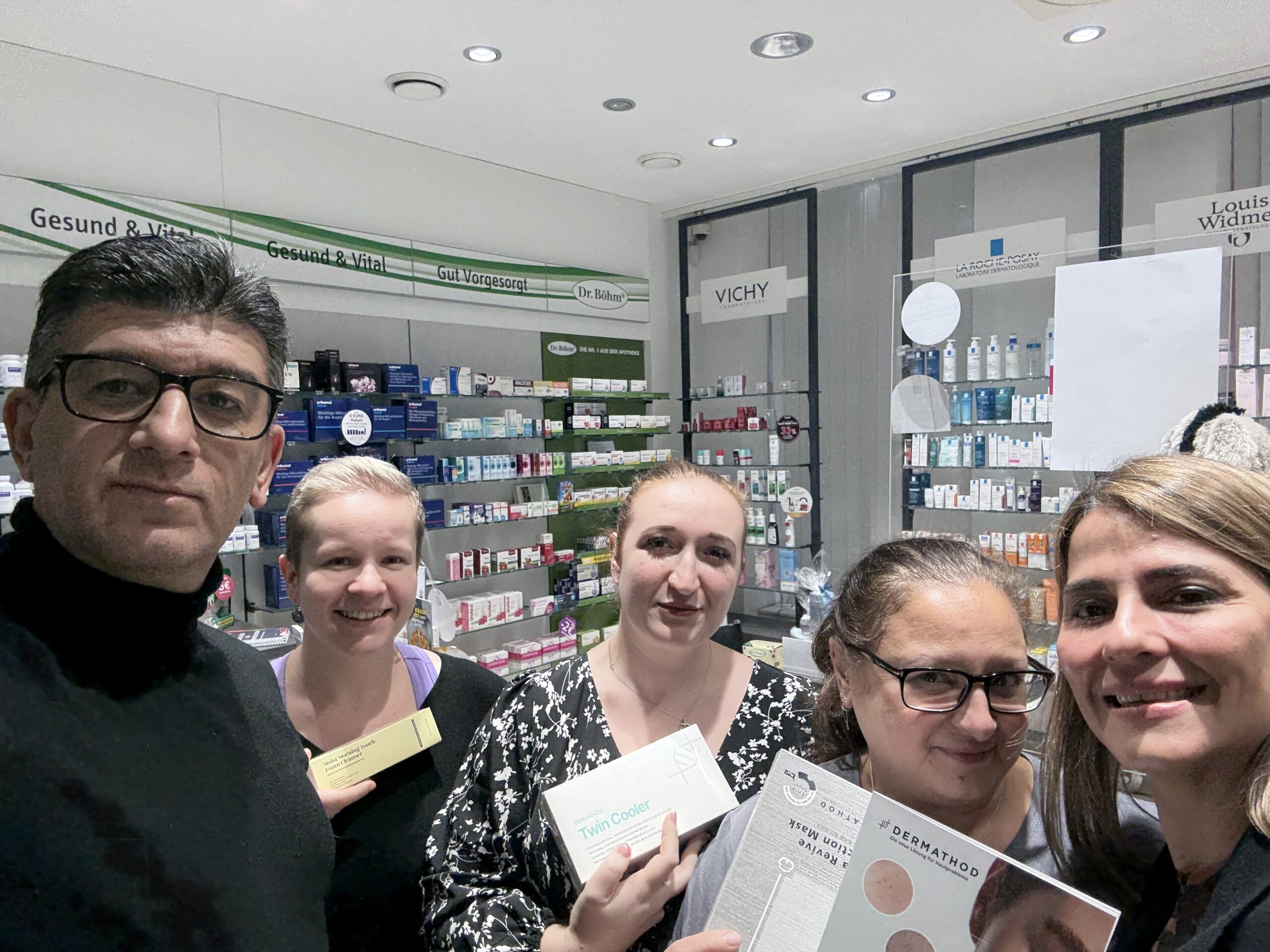 Apotheke Wien 1150 – in der Apotheke zur heiligen Martha erhalten Sie Dermathod Hautpflege, persönliche Beratung und innovative Behandlungen für sichtbare Ergebnisse und gesunde Haut.